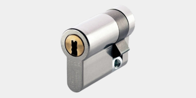 Serrure à larder avec demi-cylindre européen